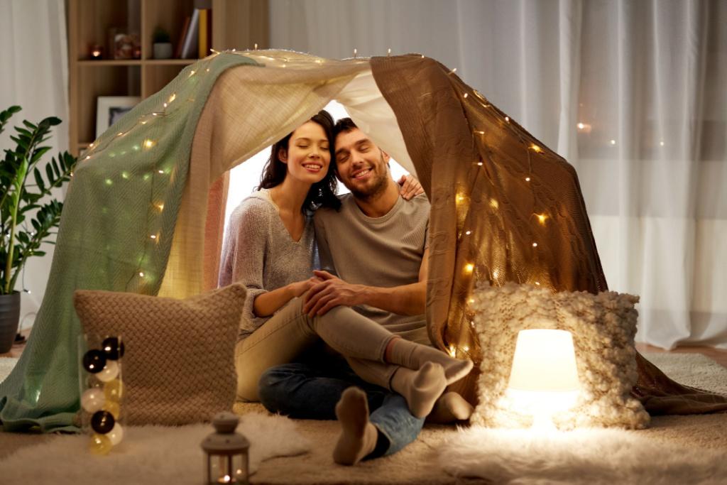 Indoor Winter Date Ideas Sure to Keep Couples Cozy